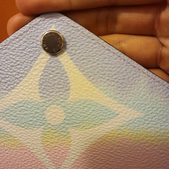 Limited edition Louis Vuitton Escale Pouch - Picture 3 of 5